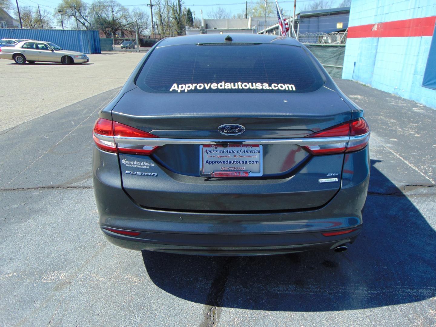 2017 Gray Ford Fusion (3FA6P0HD2HR) with an 4-Cyl 2.5 Liter engine, Auto, 6-Spd SelectShift transmission, located at 2105 Dixie Hwy, Louisville, KY, 40210, (502) 772-3333, 38.220932, -85.795441 - Photo#11